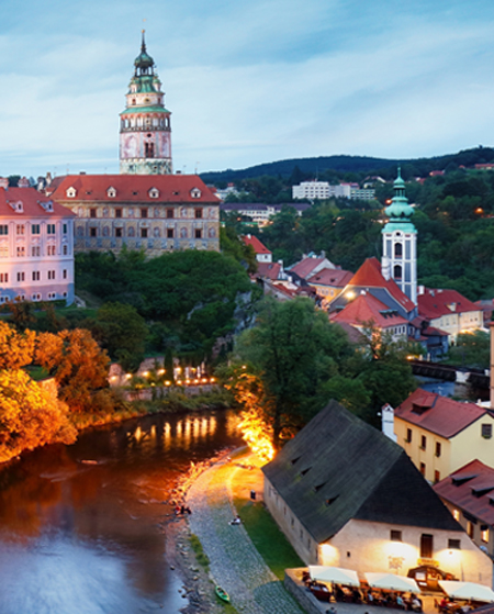 Město v regionu při západu slunce